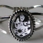 BELLA Crest CUFFBracelet Charm M Twilight Cullen Card
