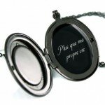 Cullen Family Crest Twilight New Moon Locket Necklace open