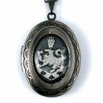 Cullen Family Crest Twilight New Moon Locket Necklace