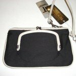 TWILIGHT NEW MOON CULLEN CREST WRISTLET PURSE BLACK NWT