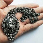 Twilight ROSALIE NECKLACE Cullen Crest