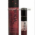 Блеск для губ Venom Red Stain. 2.96 мл. Cоздаёт эффект кроваво-красного мерцающего покрытия на губах. Cостав: Высококачественный жидкий кондиционер с добавлением масел аргана, авокадо, оливкового и витамина Е. Цена: 1470 руб. (включая доставку)